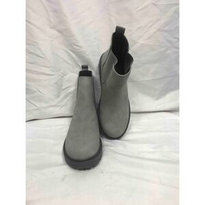 SODA Women's Grey Faux Suede Chelsea Boots Lug Sole Ankle Boots Size 8